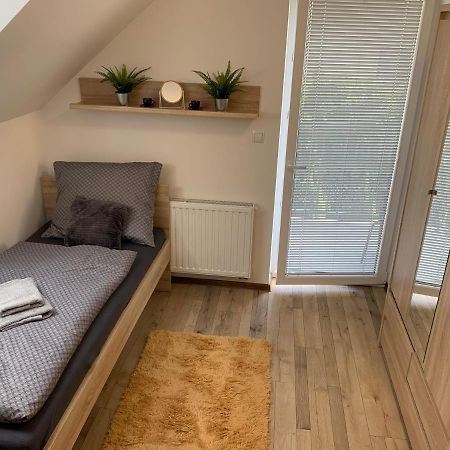 Cozy 2-Bedroom Vacation Apartment With Entire Top Floor Gaj  Esterno foto