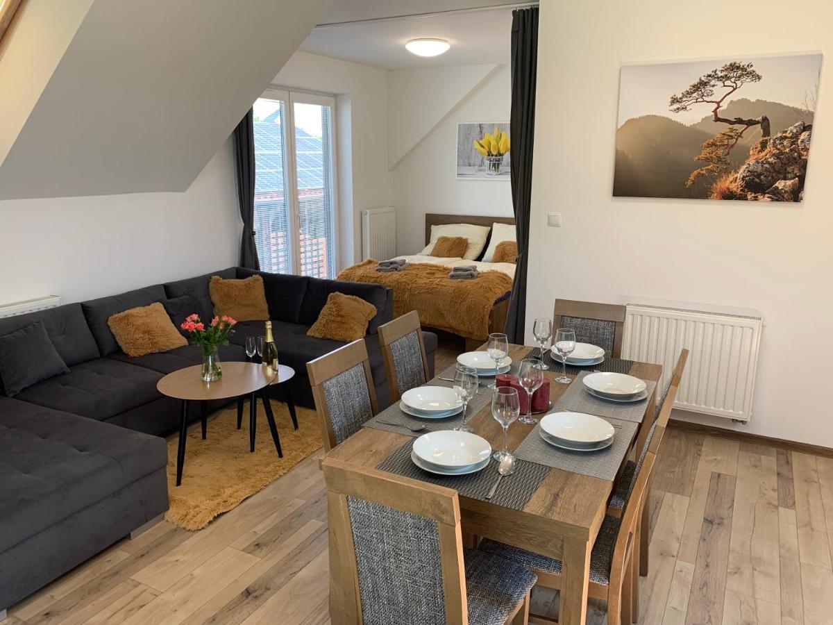 Cozy 2-Bedroom Vacation Apartment With Entire Top Floor Gaj  Esterno foto