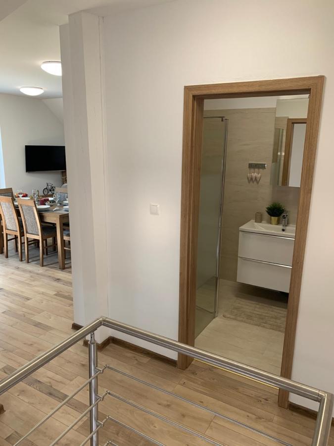 Cozy 2-Bedroom Vacation Apartment With Entire Top Floor Gaj  Esterno foto