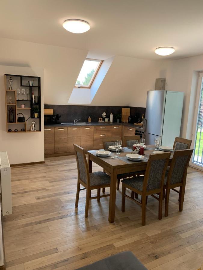 Cozy 2-Bedroom Vacation Apartment With Entire Top Floor Gaj  Esterno foto